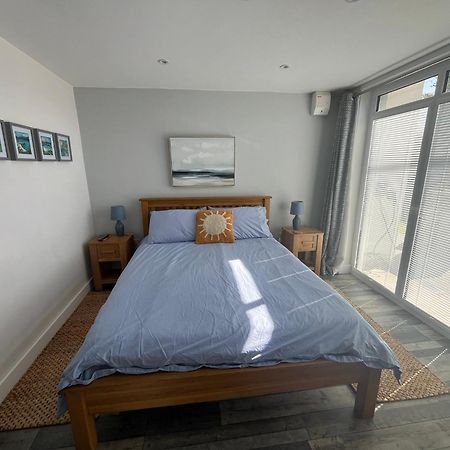 Entire Guest Suite In Four Mile Bridge, Rhoscolyn Valley Bagian luar foto