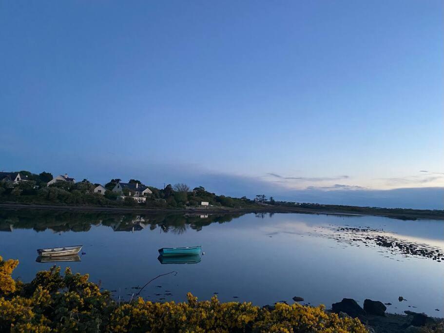 Entire Guest Suite In Four Mile Bridge, Rhoscolyn Valley Bagian luar foto