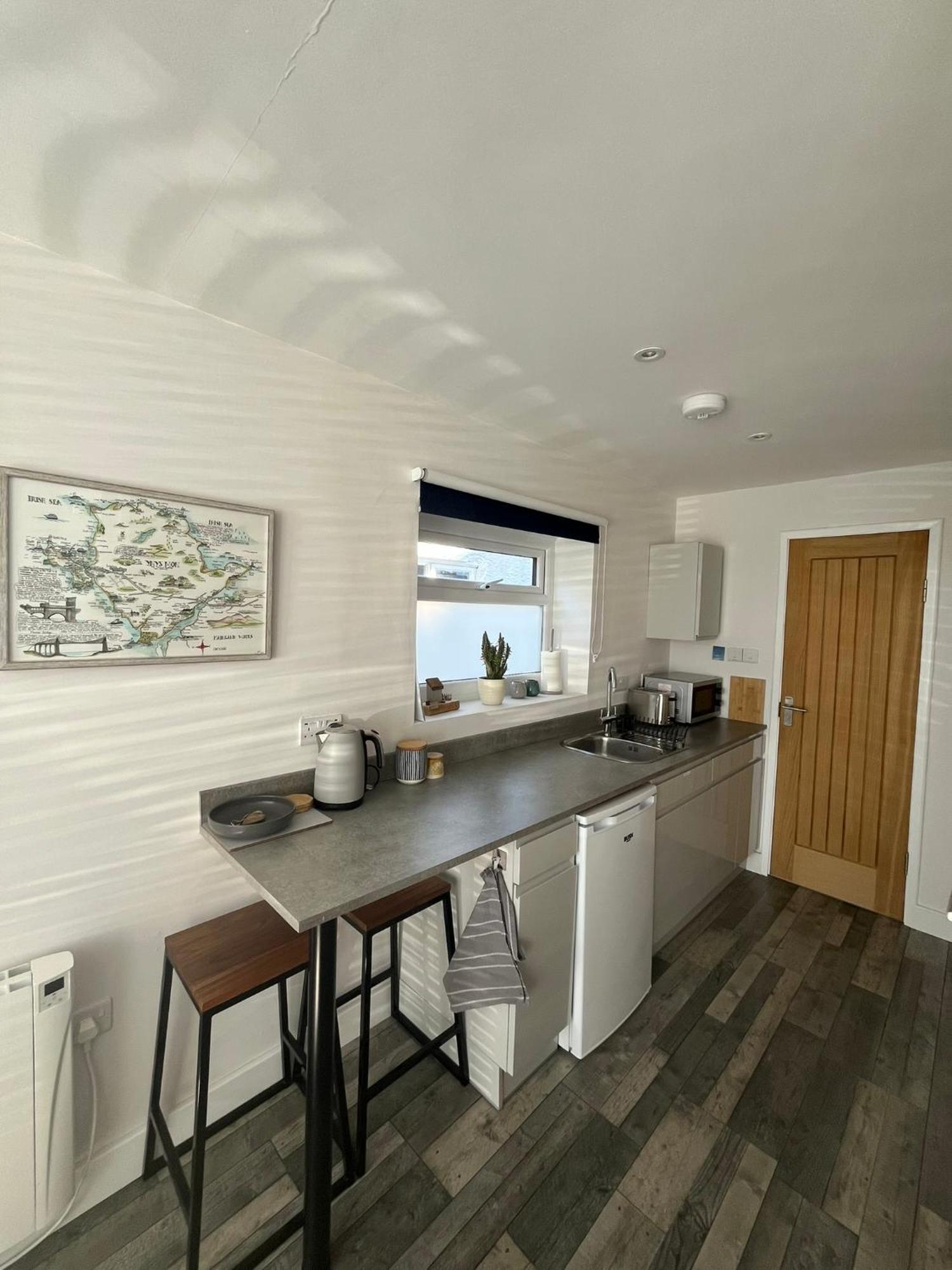 Entire Guest Suite In Four Mile Bridge, Rhoscolyn Valley Bagian luar foto